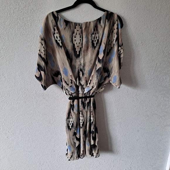 Dress barn black & blue cold shoulder dress - Picture 8 of 8